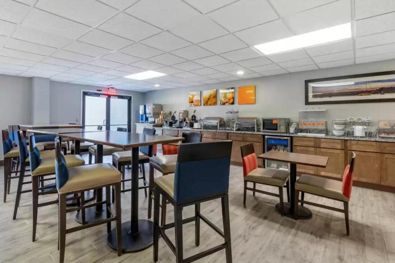 Comfort Suites Southport - Oak Island Bagian luar foto