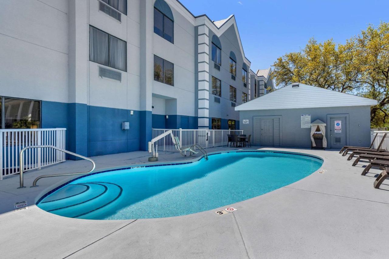 Comfort Suites Southport - Oak Island Bagian luar foto
